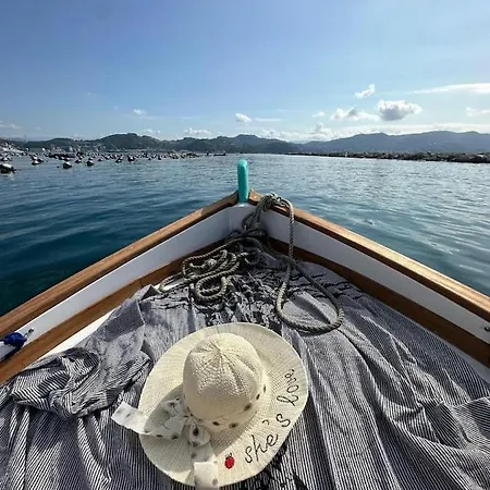 Mari'on Boat Tour Botel